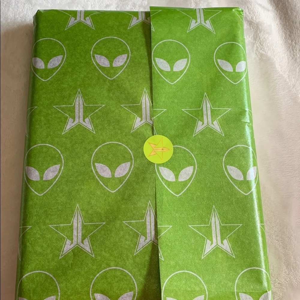 Brand new jeffree star alien palette